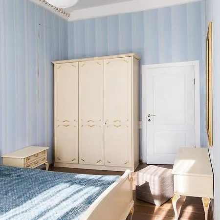 Apartment On Elizavetinskaya 18