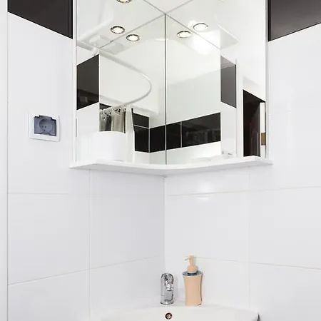 Apartment On Elizavetinskaya 18